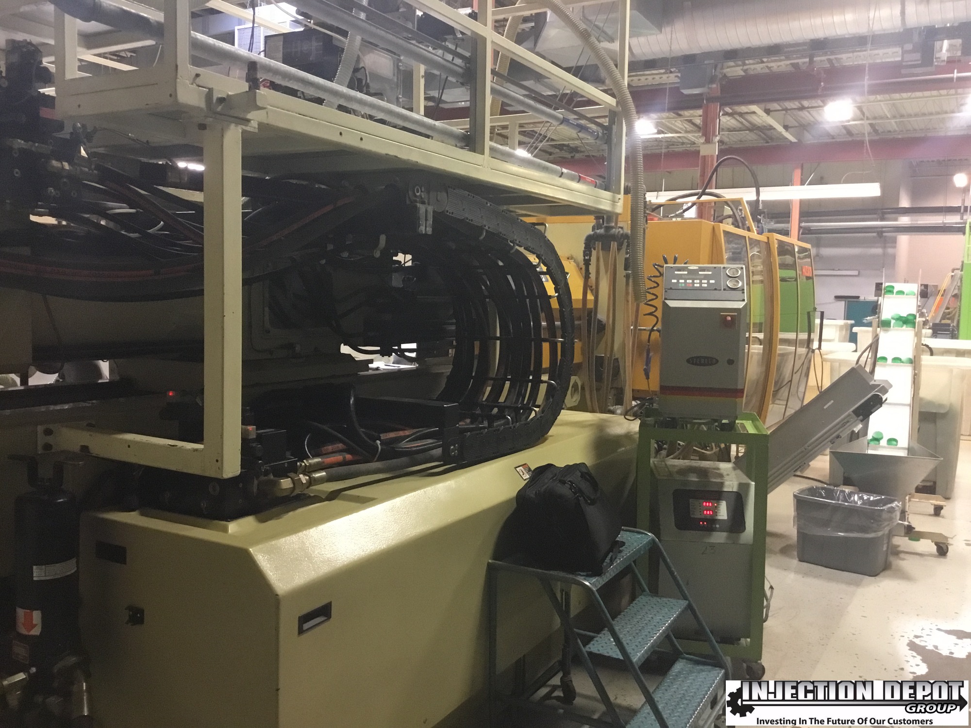 1999 HUSKY G300 RS85/70 Horizontal Injection Moulding Machines | INJECTION DEPOT GROUP