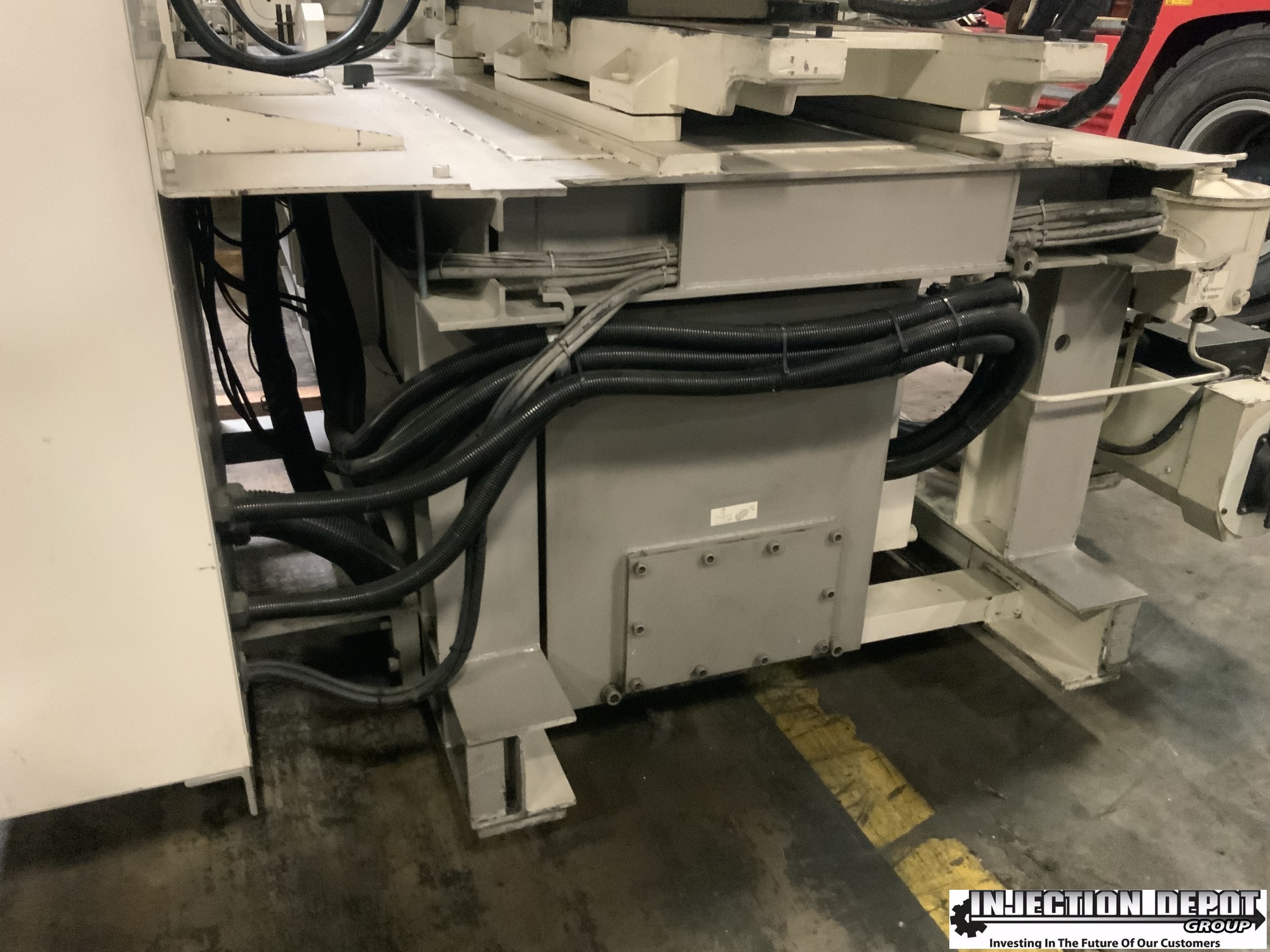 2015 TOSHIBA ISGS500WV50-27AT Horizontal Injection Moulding Machines | INJECTION DEPOT GROUP